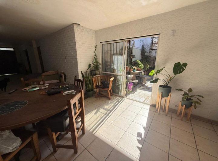 Casa · 200m² · 8 Ambientes · 2 Cocheras