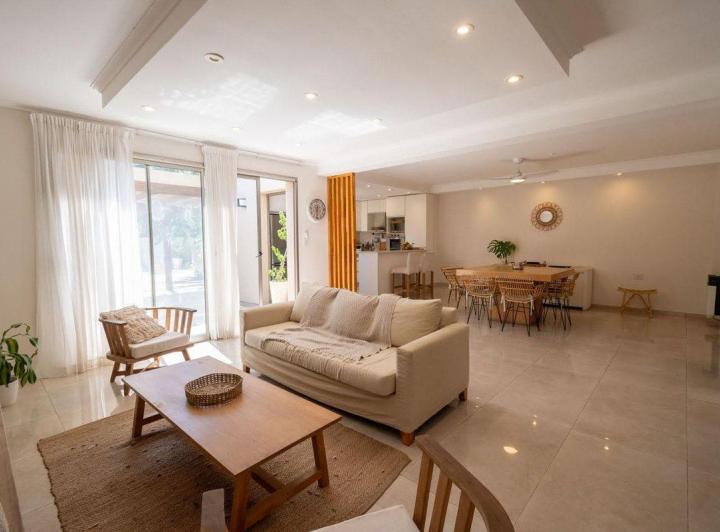 Casa · 150m² · 4 Ambientes · 2 Cocheras