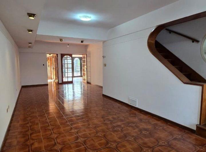 Casa · 276m² · 5 Ambientes · 1 Cochera