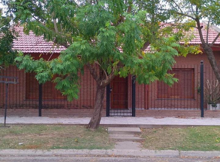 Casa · 237m² · 4 Ambientes · 1 Cochera