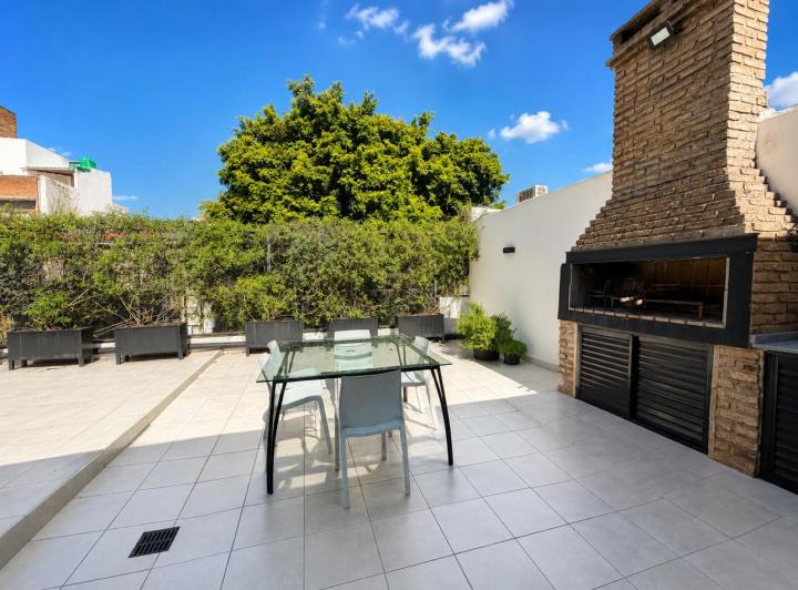 Casa · 300m² · 6 Ambientes · 2 Cocheras
