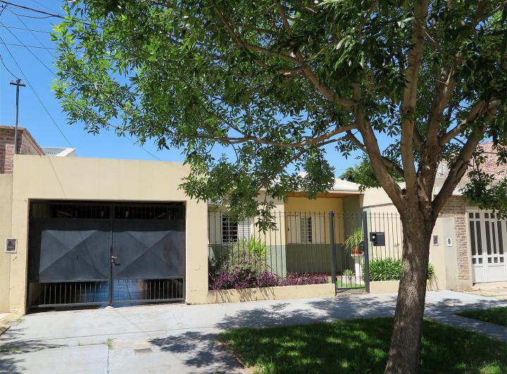 Casa · 102m² · 5 Ambientes · 1 Cochera