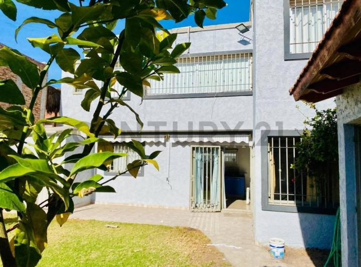 Casa · 200m² · 3 Dormitorios · 2 Cocheras