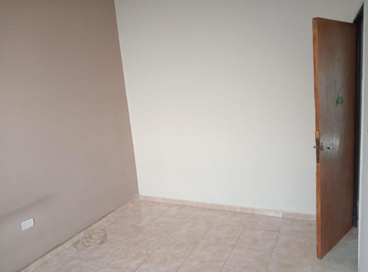 Casa · 80m² · 5 Ambientes · 1 Cochera