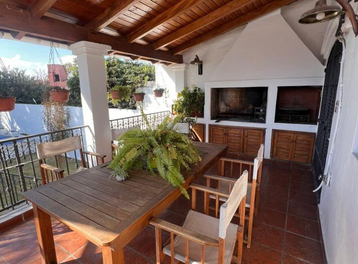 Casa · 200m² · 3 Dormitorios · 1 Cochera