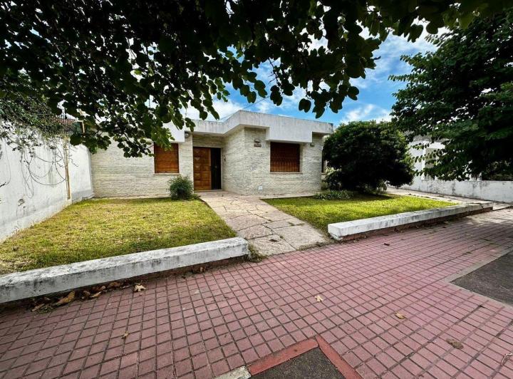 Casa · 247m² · 7 Ambientes · 3 Cocheras