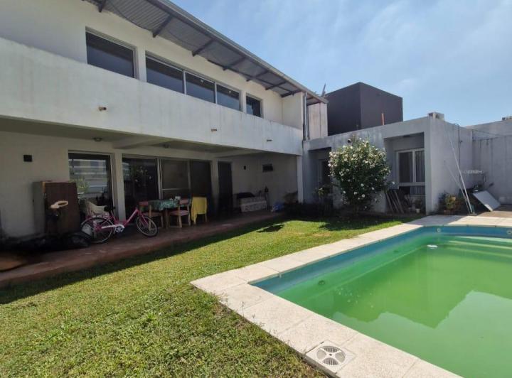 Casa · 250m² · 6 Ambientes · 1 Cochera