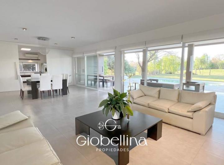 Casa · 420m² · 5 Ambientes · 2 Cocheras