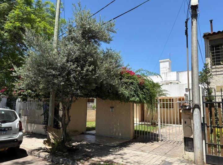 Casa · 256m² · 6 Ambientes · 4 Cocheras