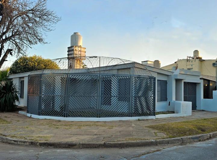Casa · 116m² · 6 Ambientes · 1 Cochera