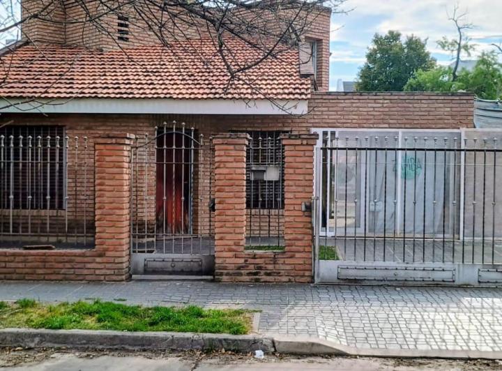 Casa · 174m² · 7 Ambientes · 1 Cochera