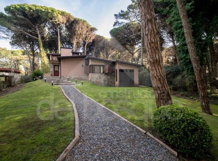 Casa · 240m² · 5 Ambientes