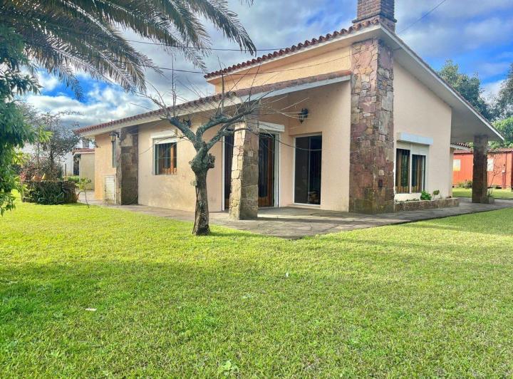 Casa · 250m² · 4 Ambientes · 1 Cochera