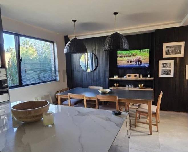 Casa · 210m² · 5 Ambientes