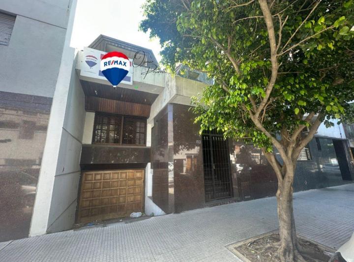 Casa · 438m² · 6 Ambientes · 2 Cocheras