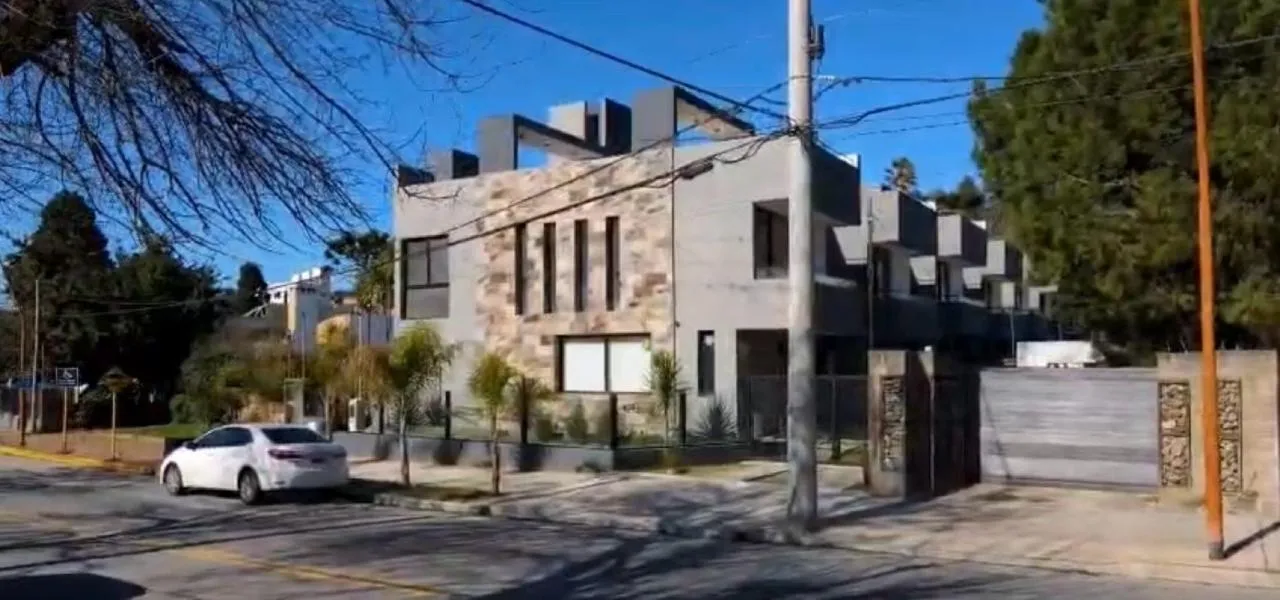 Duplex Housing a Estrenar - 2 dormitorios en suite - Pileta propia.