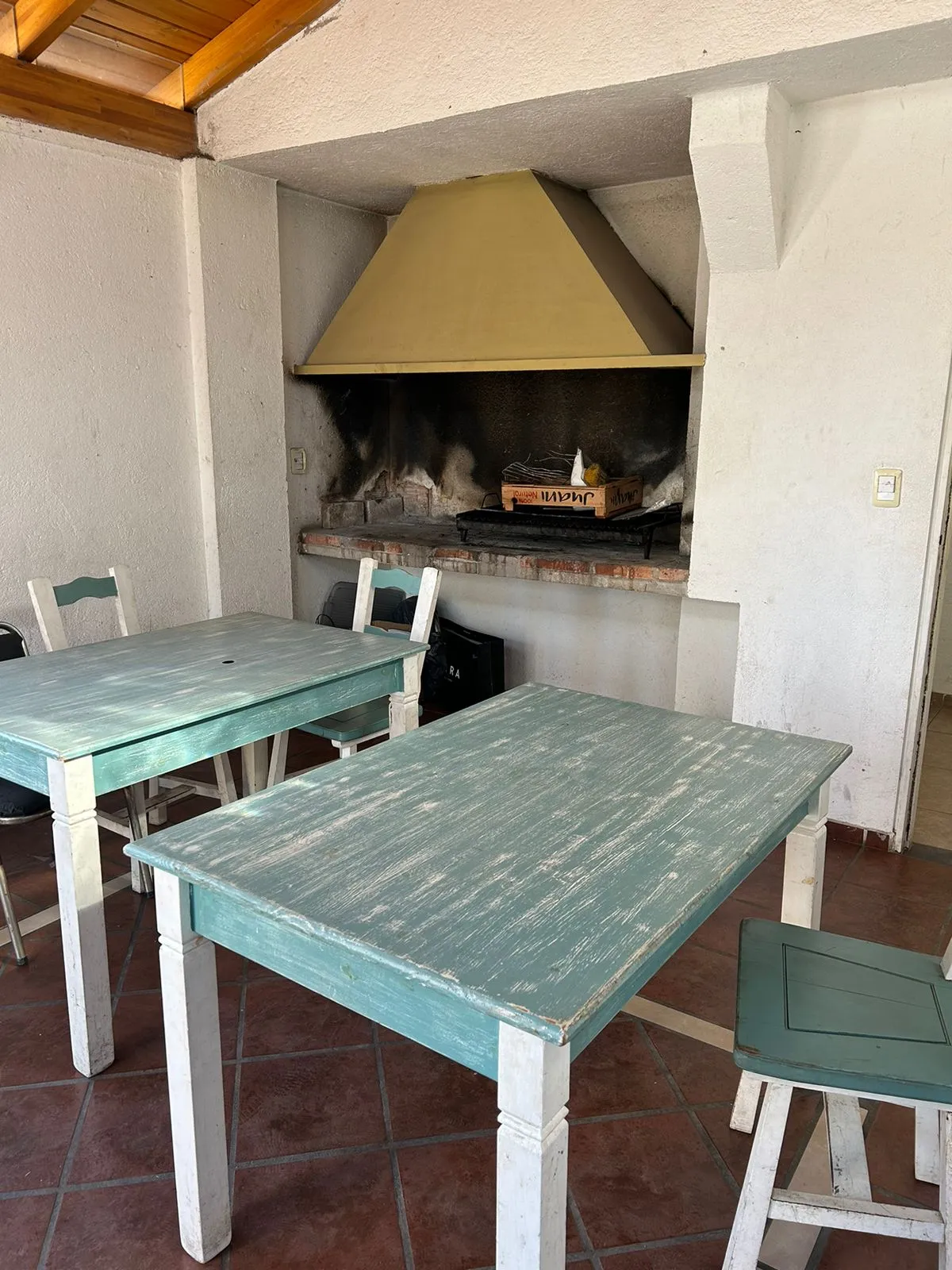 ALBERDI SOBRE 27 DE ABRIL DEPARTAMENTO CON QUINCHO Y ASADOR