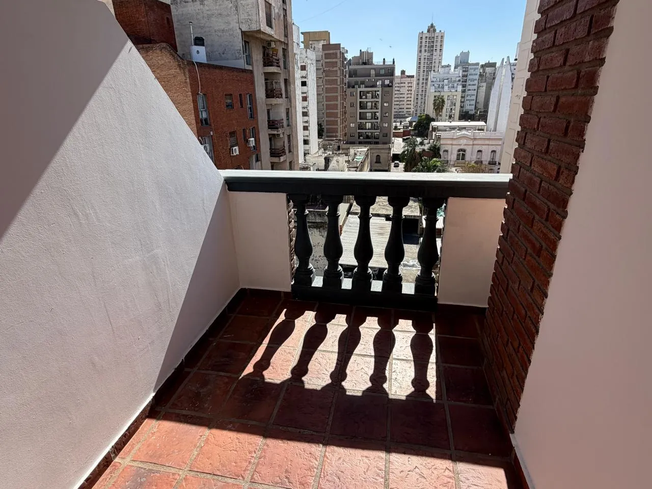 CENTRO- 27 DE ABRIL 864- 1 DORM. ZONA PLAZA COLÓN. IMPECABLE CON CATEGORÍA Y BUENA ORIENTACIÓN.