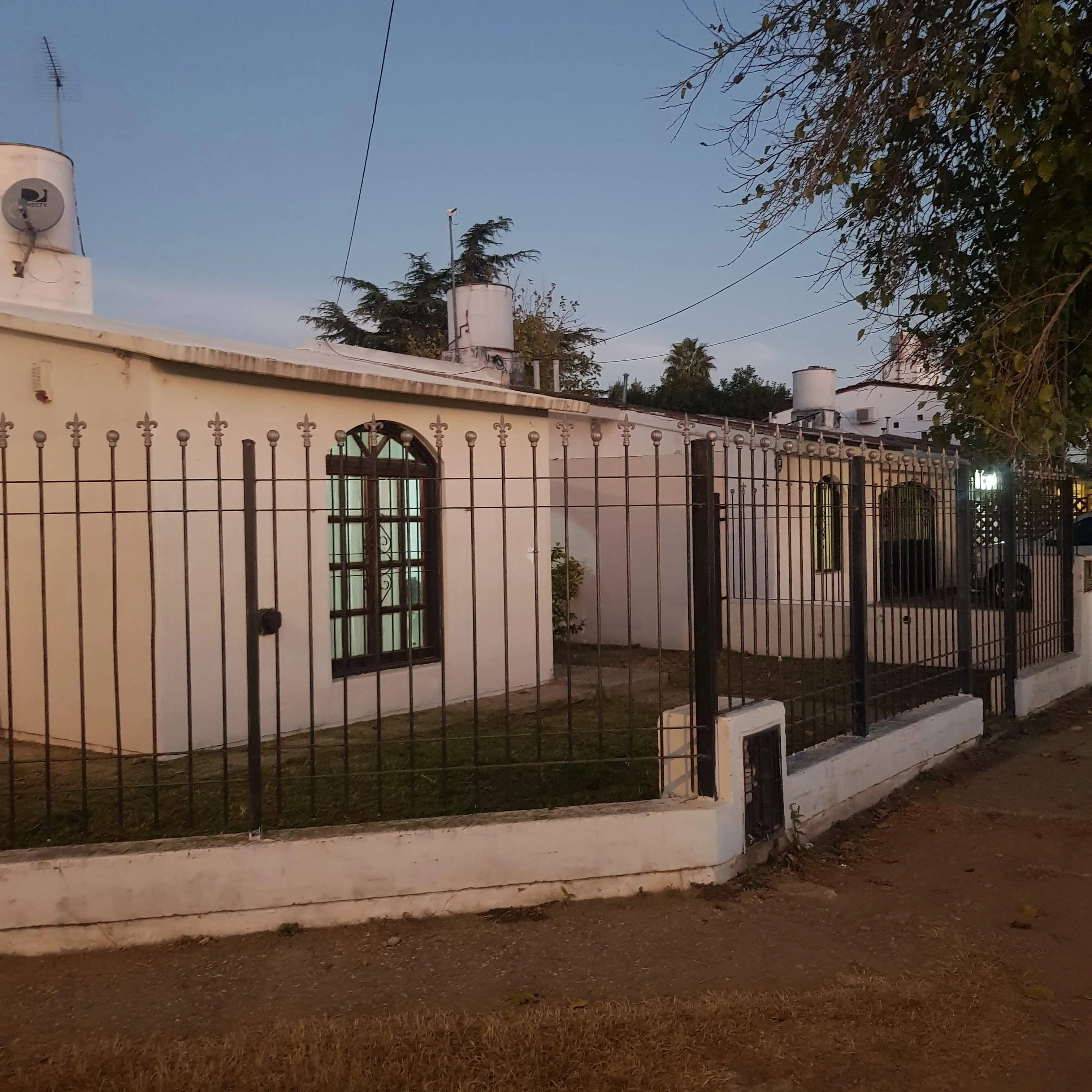 VENTA HERMOSA CASA  3 DORMI-BAÑO-PATIO-COCHERA  CERCANO A CIRCUNVALACION !!!!!!!