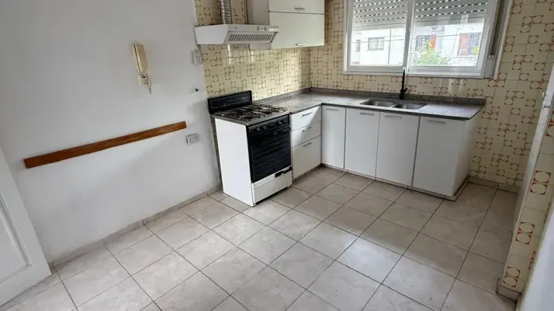 B° Juniors, Zuviría 1029, casa en Planta alta, amplia en excelente zona - gp