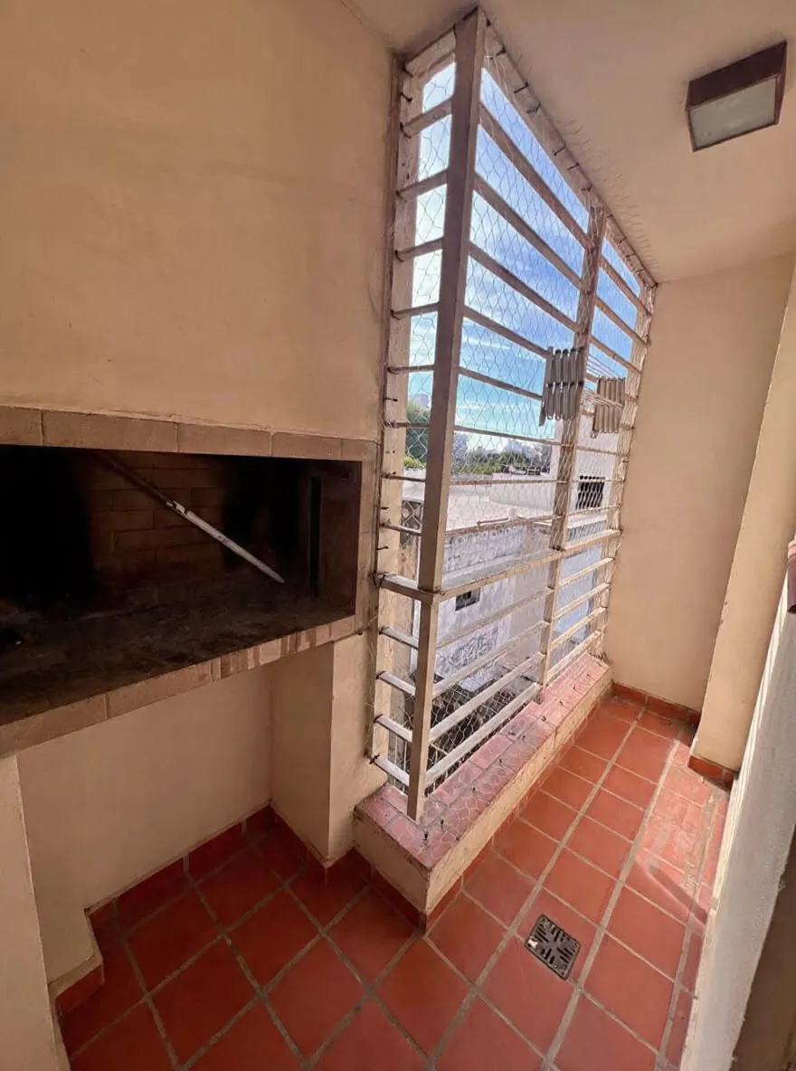 Alquiler! A 1 cuadra de la plaza de Alta Córdoba - Departamento un dormitorio con balcón y asador propio