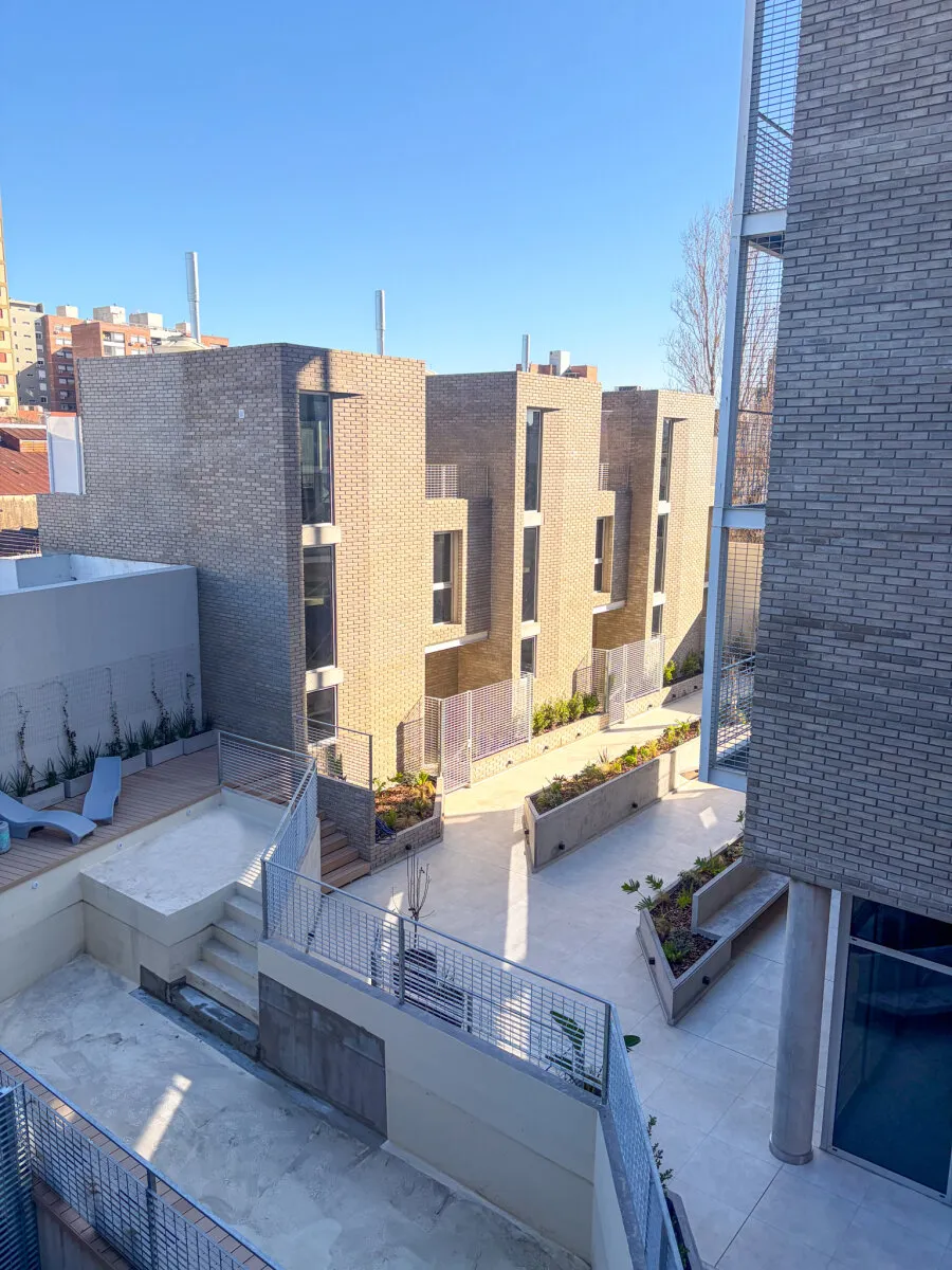 VENTA CASA TRIPLEX - 2 DORM- VIAMONTE 671- COMPLEJO SENTIR