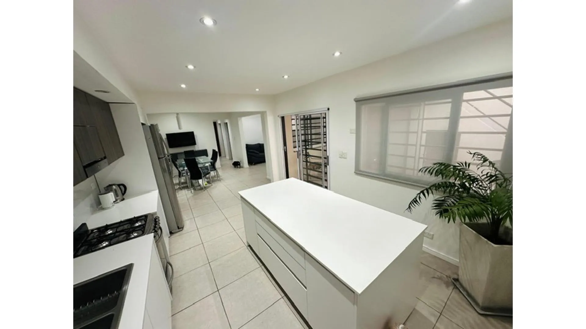 VENTA CASA 5 AMBIENTES REFACCIONADA EN LANUS ESTE