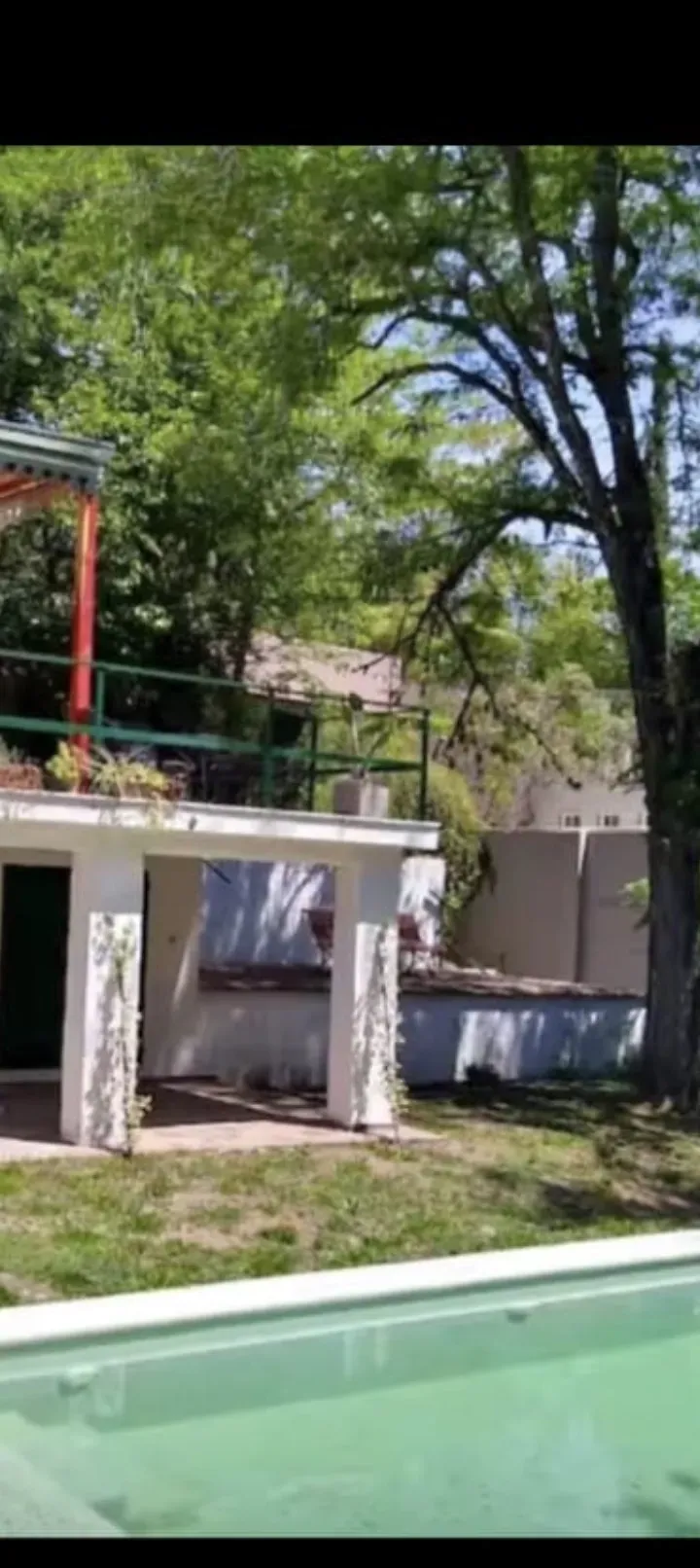 ALQUILO CASA DE 2 DORMITORIOS EN AGUA DE ORO X 24 MESES CON PILETA, COCHERA Y PATIO