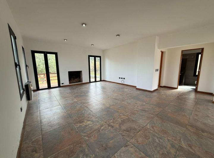Casa · 160m² · 4 Ambientes · 2 Cocheras