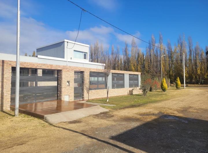 Casa · 250m² · 4 Ambientes · 1 Cochera