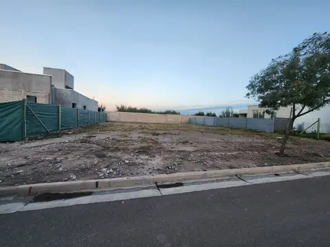 Terreno en Venta en Russell, Maipú