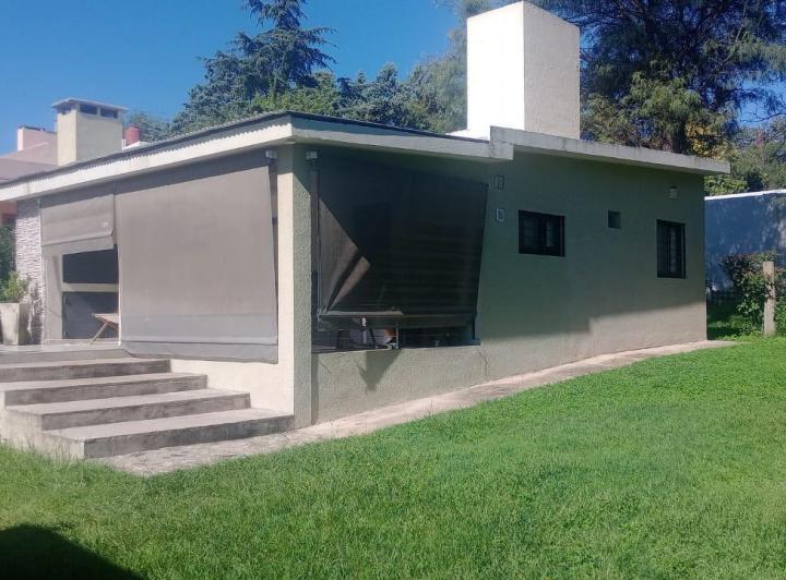 Casa · 75m² · 3 Ambientes · 2 Cocheras