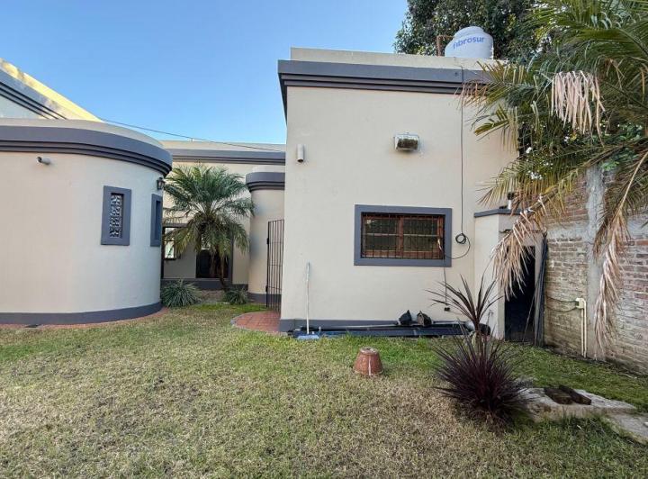 Casa · 180m² · 6 Ambientes · 2 Cocheras
