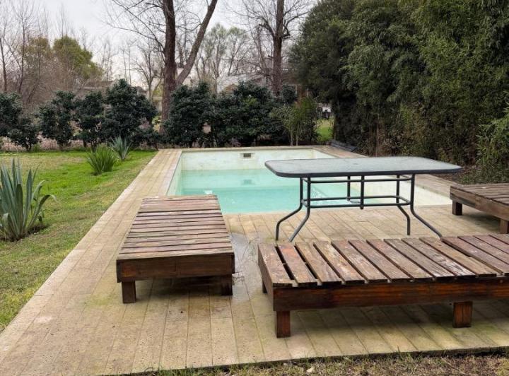 Casa · 200m² · 4 Ambientes · 4 Cocheras