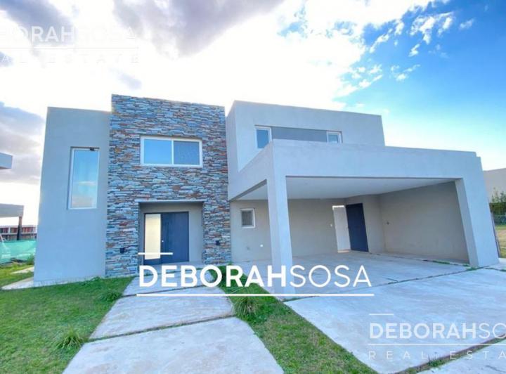 Casa · 236m² · 4 Ambientes · 2 Cocheras