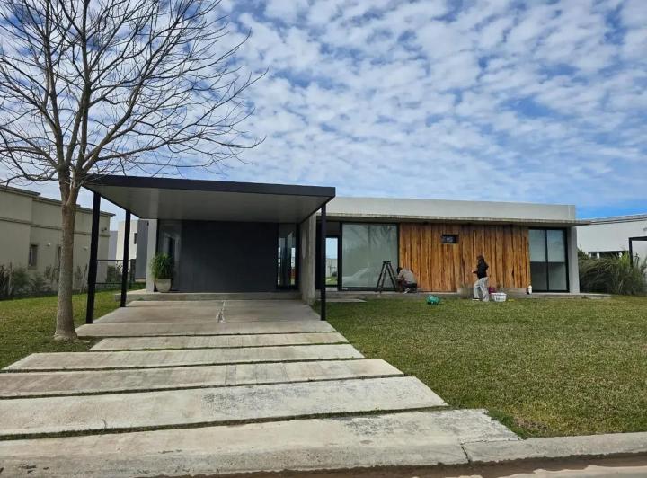 Casa · 151m² · 4 Ambientes · 2 Cocheras