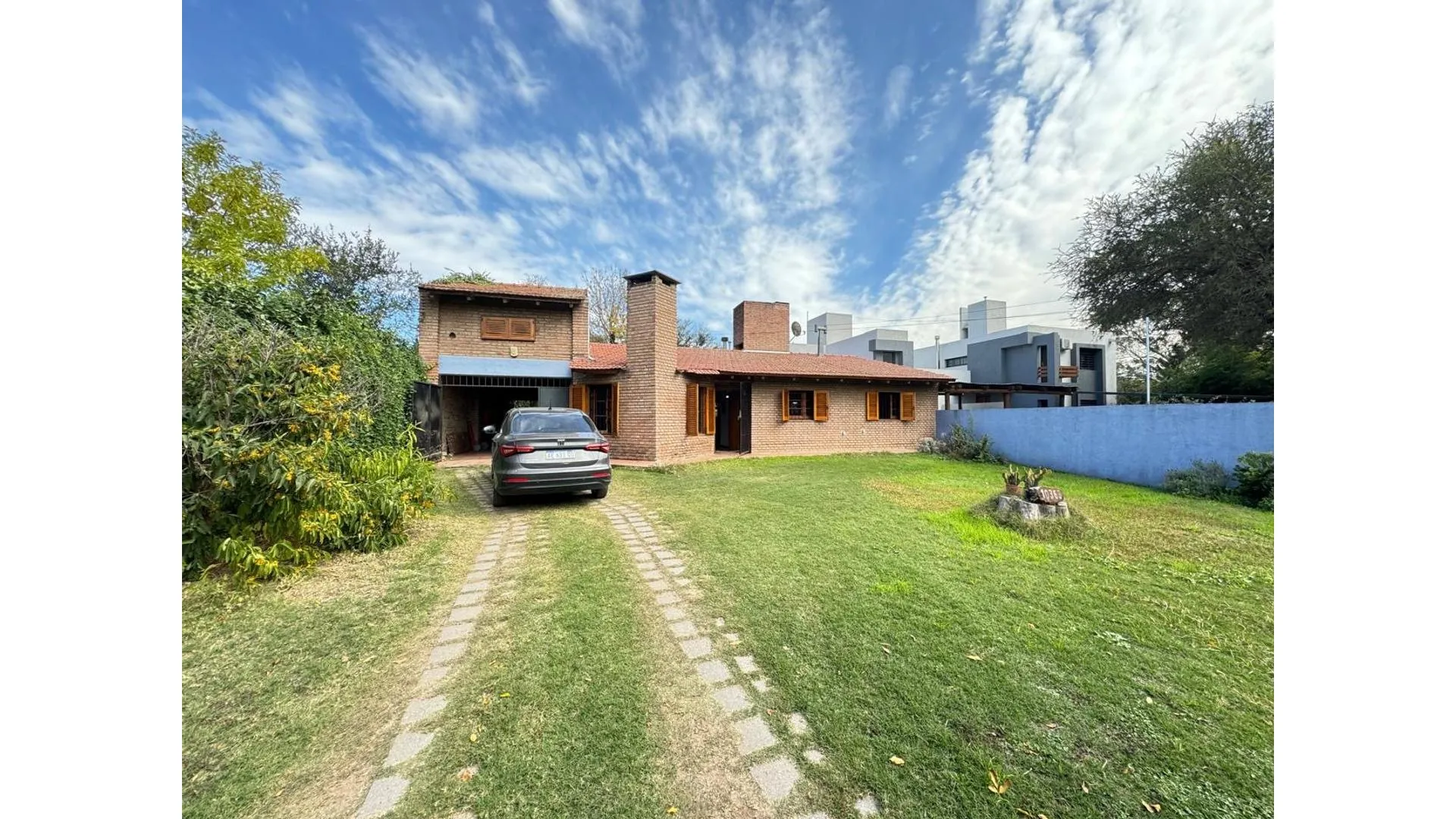 Villa Warcalde - Casa de 4 dorm. Pileta y gran jardín.