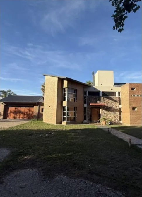 CAMPOS DEL VIRREY - EXCELENTE CASA EN ALQUILER - 3 DORM - COCHERA DOBLE