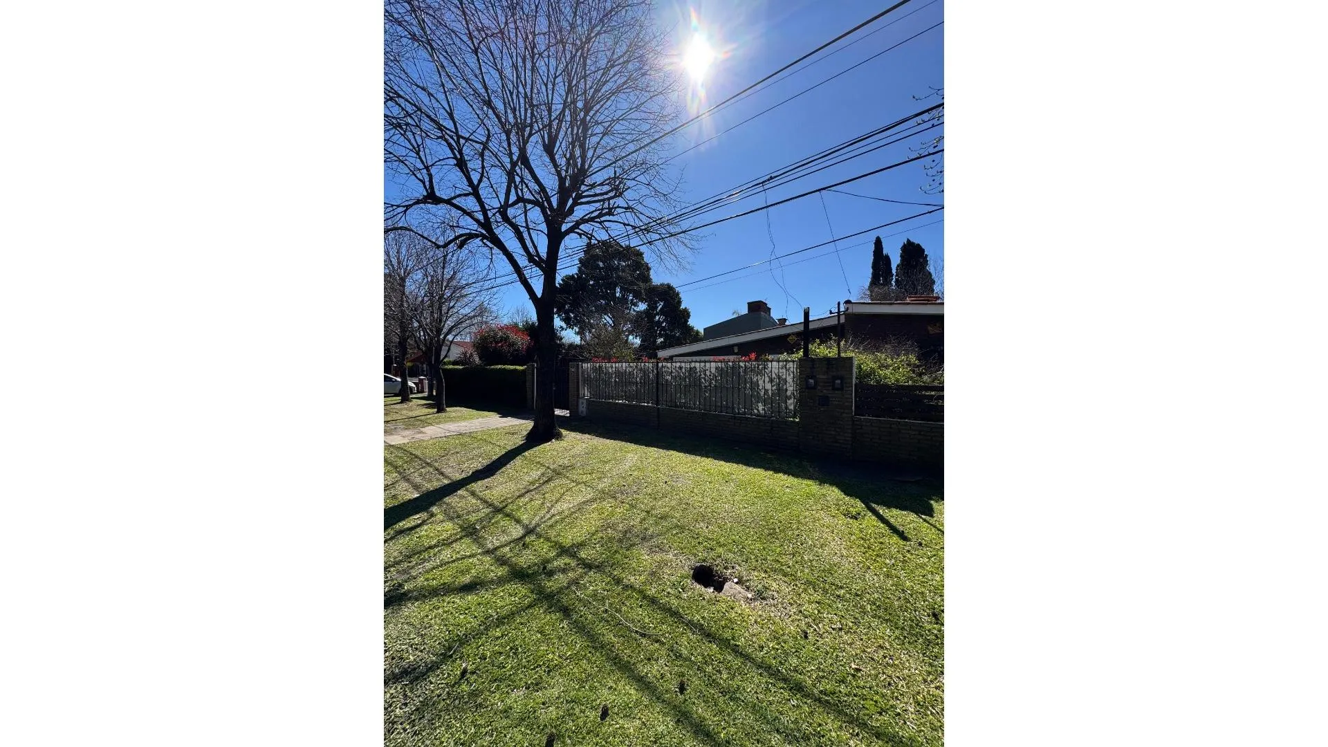 CASA EN FISHERTON CON AMPLISIMO JARDIN