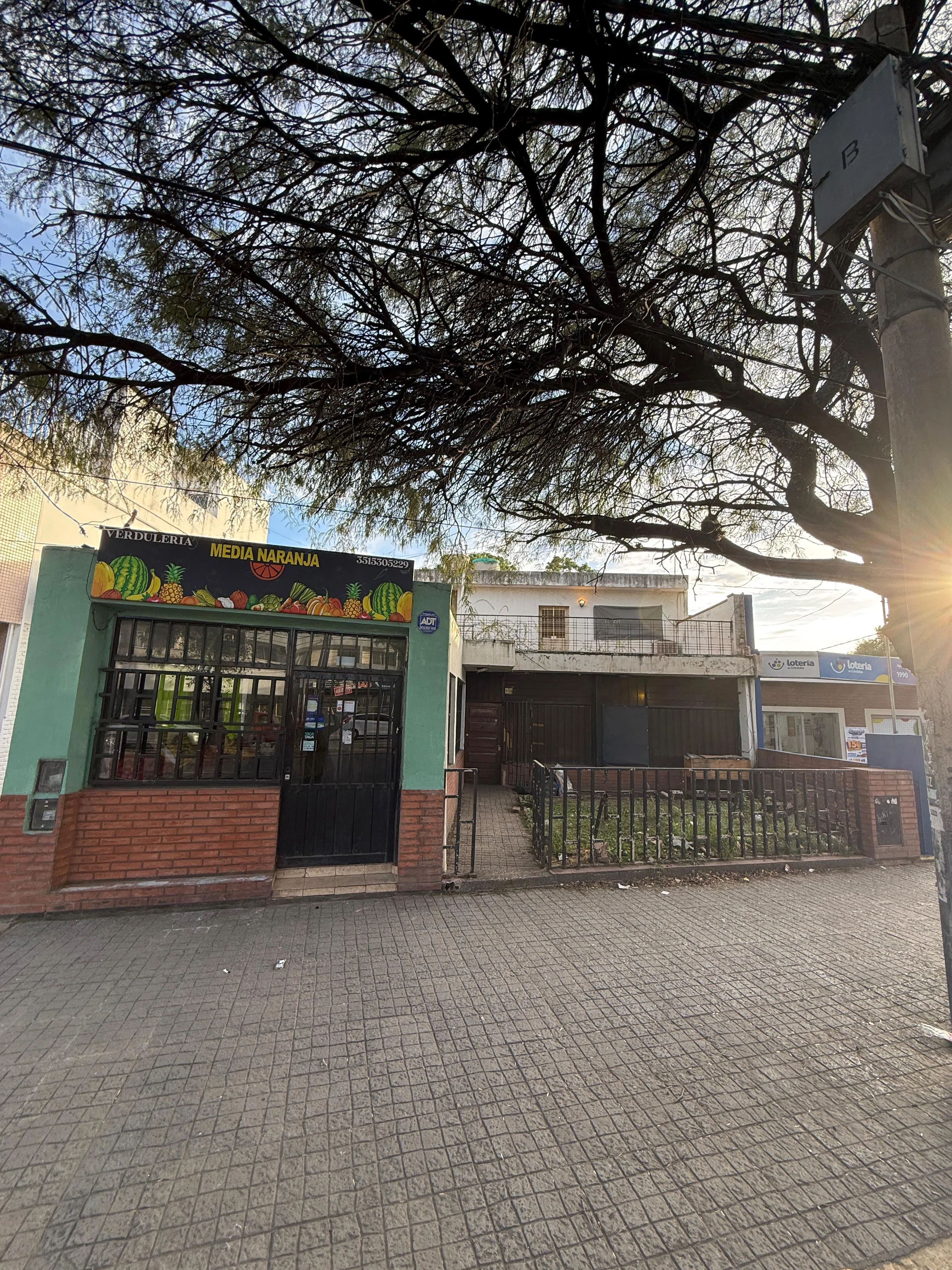 CASA A DEMOLERTERRENO SOBRE FUERZA AEREA ZONA COMERCIAL