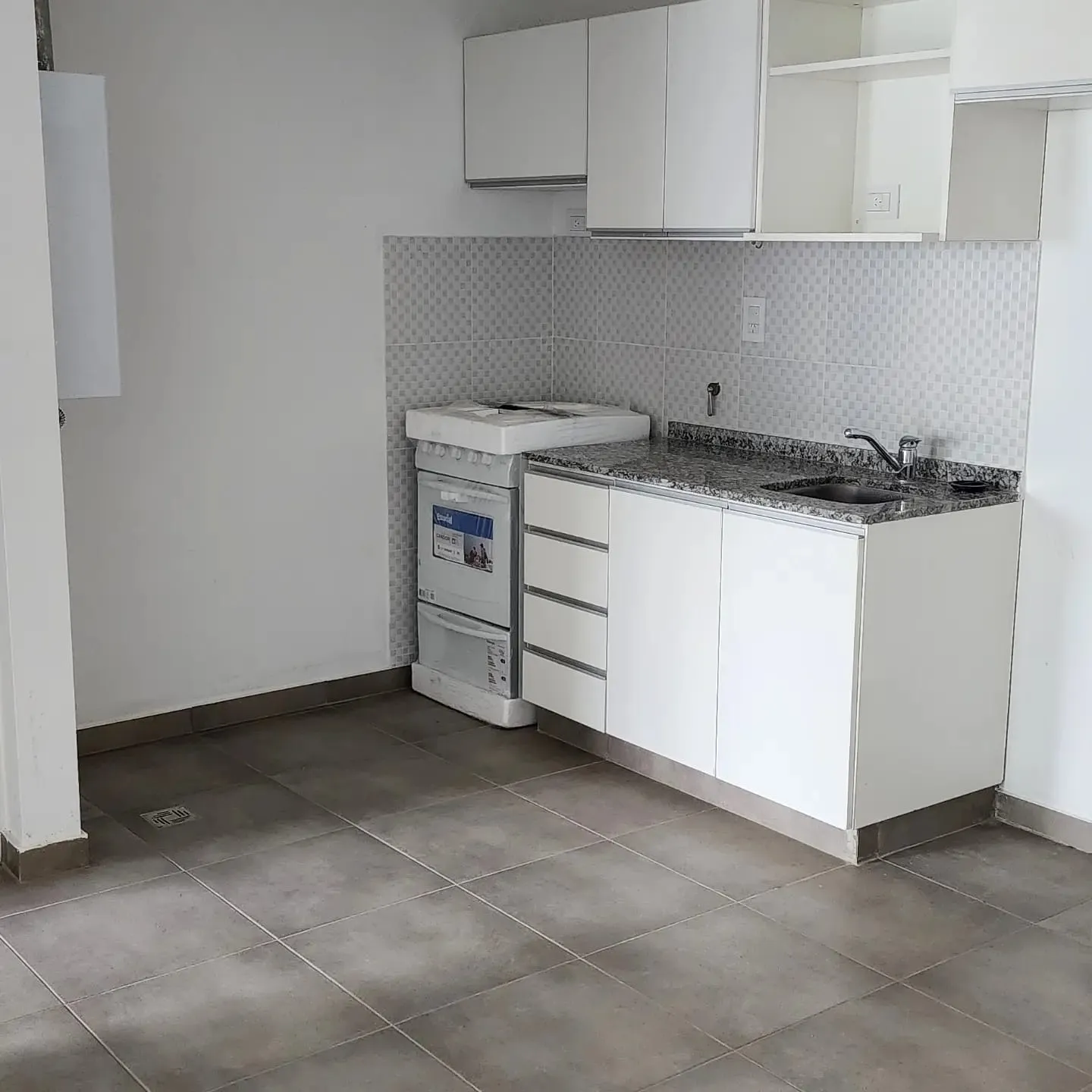 AAALQ NUEVA CORDOBA 1DORM COCHERA $800M