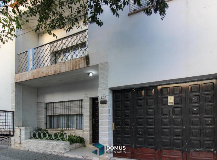 Casa · 280m² · 5 Dormitorios · 1 Cochera