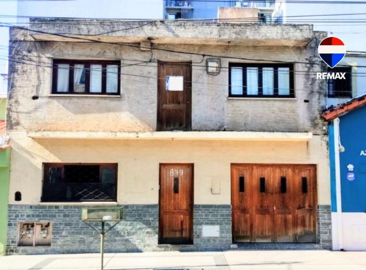 Casa · 190m² · 8 Ambientes · 1 Cochera