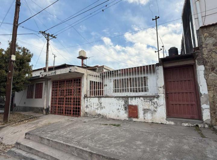 Casa · 90m² · 5 Ambientes · 1 Cochera