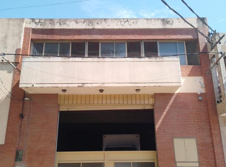 Bodega-Galpón · 702m² · 7 Ambientes