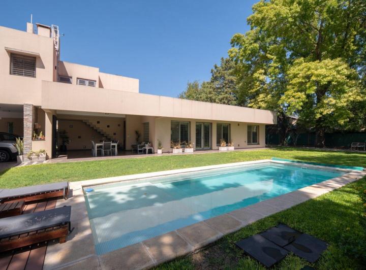 Casa · 175m² · 5 Ambientes · 2 Cocheras