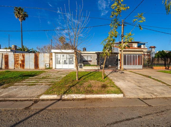 Casa · 89m² · 4 Ambientes · 2 Cocheras
