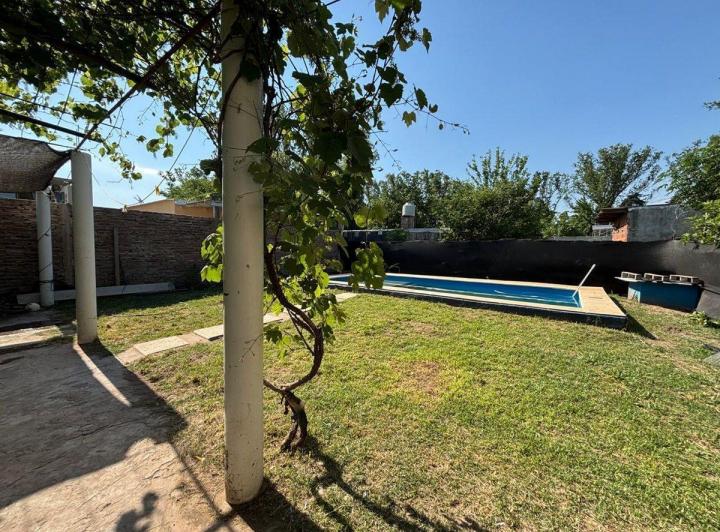 Casa · 264m² · 5 Ambientes · 1 Cochera