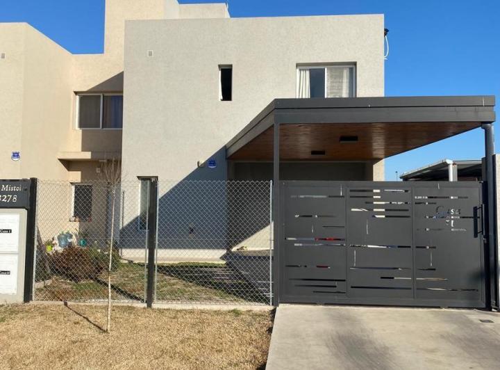 Casa · 110m² · 4 Ambientes · 1 Cochera