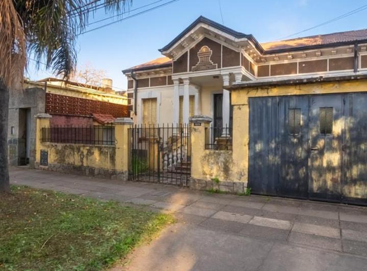 Casa · 190m² · 4 Ambientes · 1 Cochera